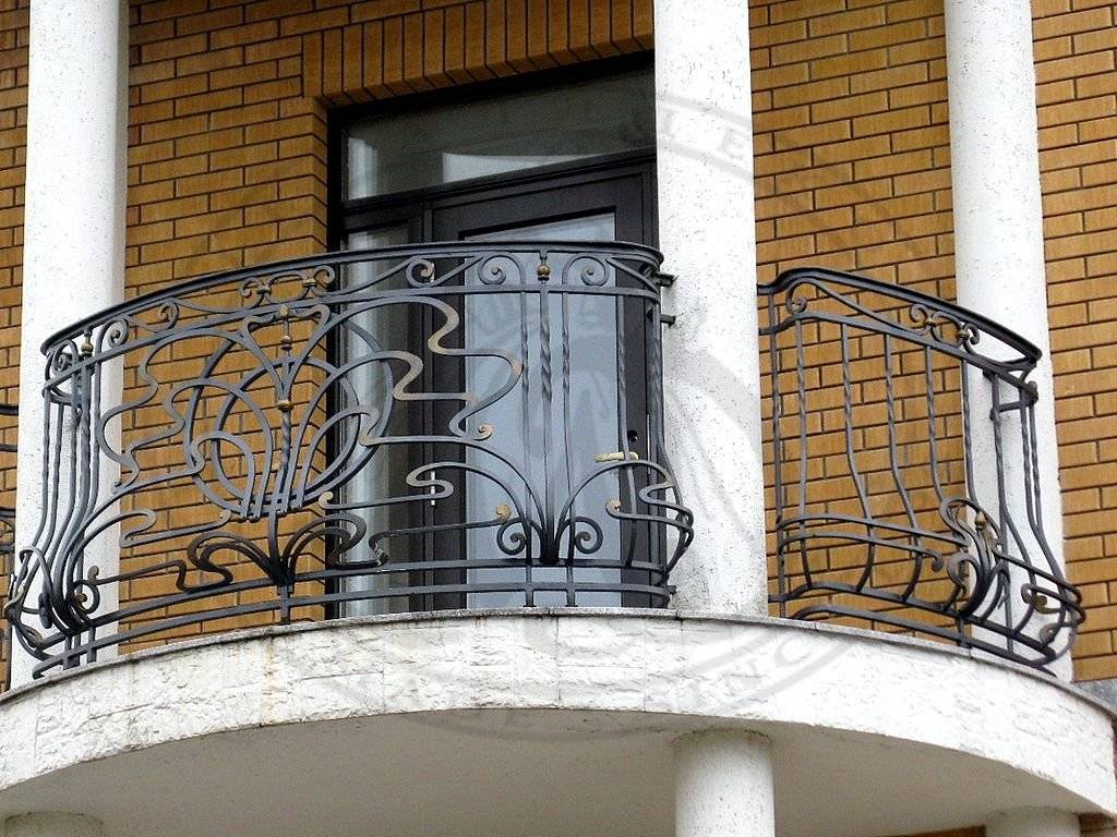 Кованые балконы: французский колониальный шик и 75 его элегантных воплощений