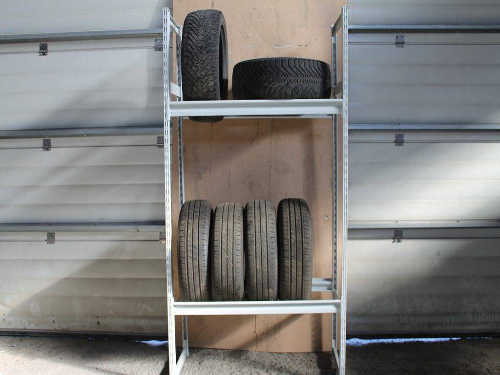 Полка для хранения колес в гараже своими руками