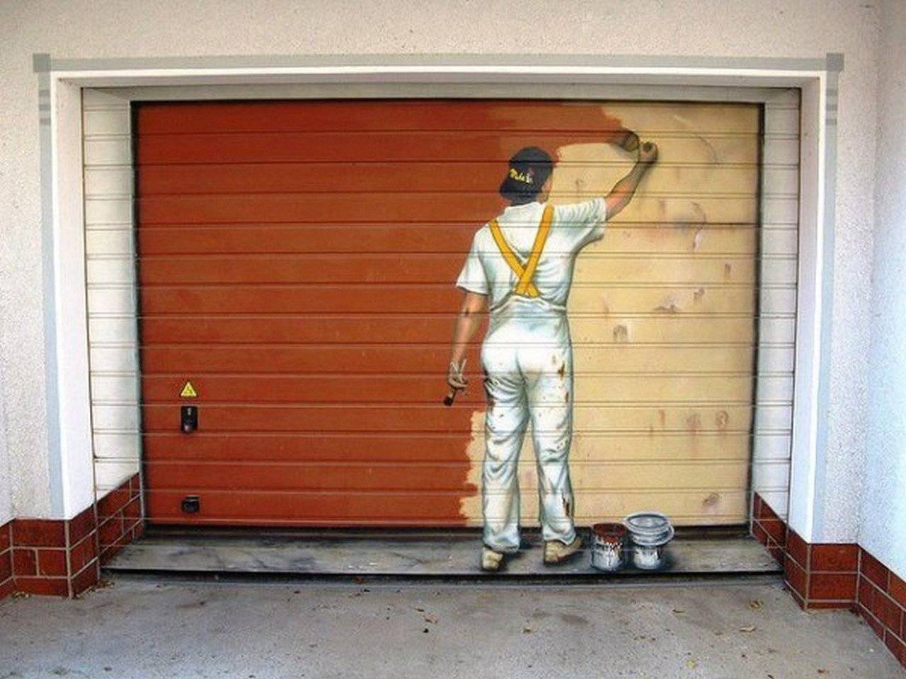 Как покрасить ворота гаража красиво, надежно и недорого
