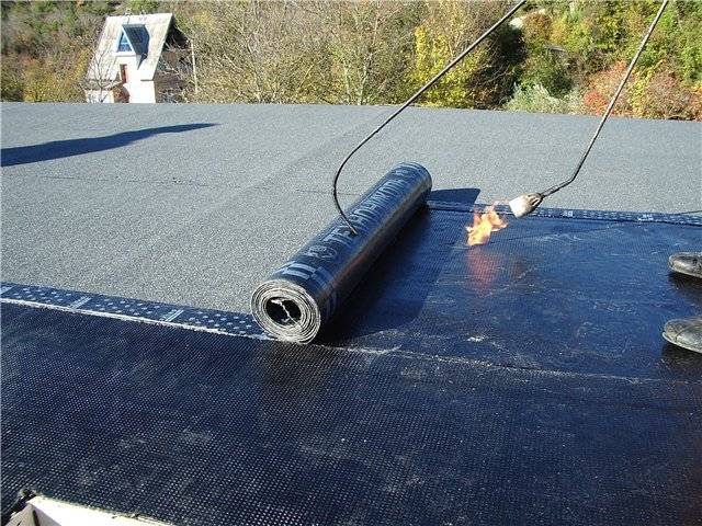Чем покрыть крышу гаража: выбор материала