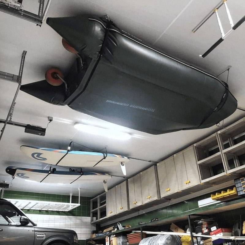 Как подвесить лодку к потолку в гараже: способы хранения и их преимущества