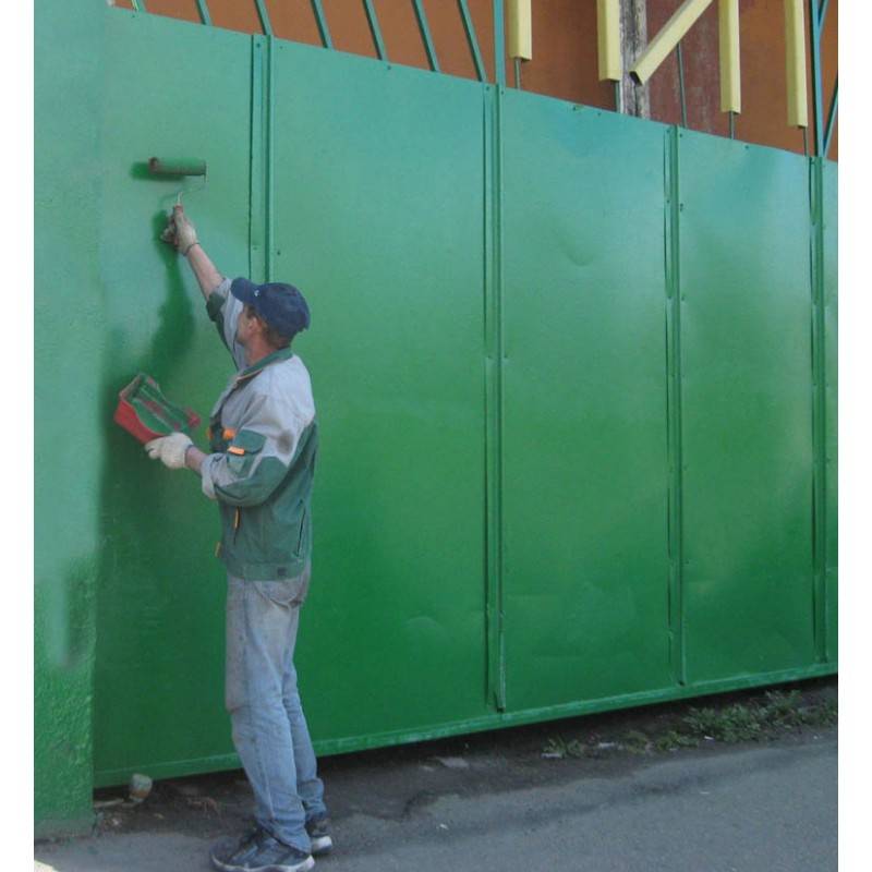 Покраска ворот гаража своими руками: чем и как правильно, выбор краски и этапы работы