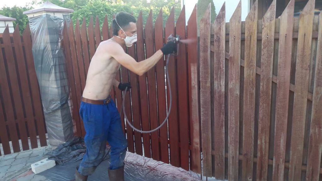 Чем покрыть деревянный забор для долговечности - megasklad24.ru