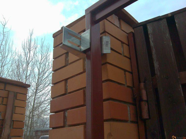 Монтаж столбов для распашных ворот - как правильно самостоятельно сделать фундамент ворот