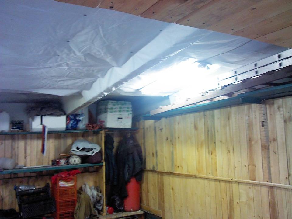 Чем и как обшить потолок в гараже своими руками красиво и дешево