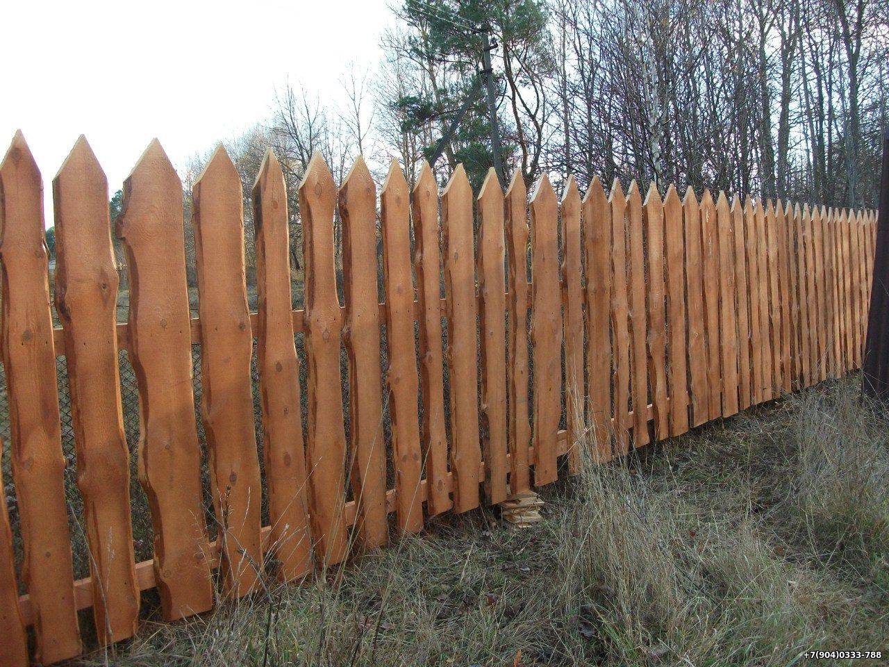 Забор из необрезной доски своими руками: горизонтальный, вертикальный