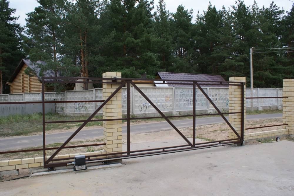Складные ворота: вертикальные и горизонтальные конструкции для дачи и гаража