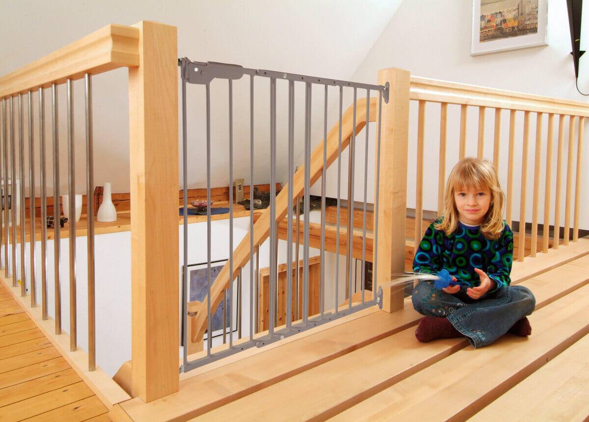 Ограждения на лестницу для защиты от детей: как обезопасить ребенка